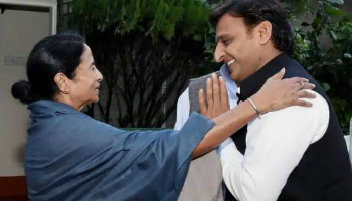 যোগীর রাজ্যে বিমানবন্দরেই 'বাধা' অখিলেশকে, গণতন্ত্রের কণ্ঠরোধের অভিযোগে সরব মমতা যোগীর রাজ্যে বিমানবন্দরেই 'বাধা' অখিলেশকে, গণতন্ত্রের কণ্ঠরোধের অভিযোগে সরব মমতা