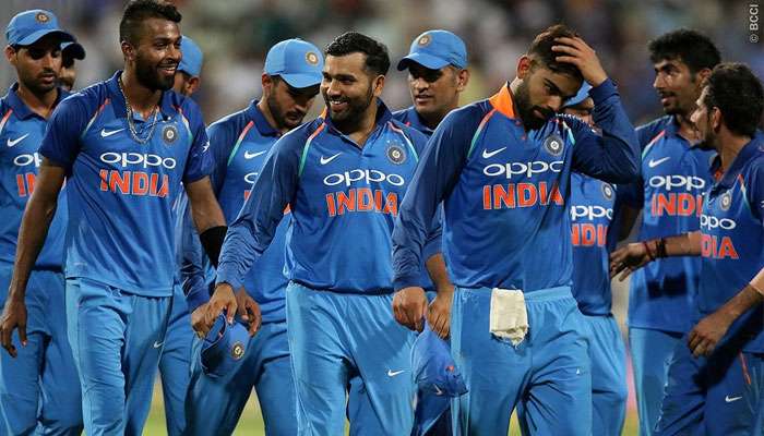 IND vs AUS : অস্ট্রেলিয়ার বিরুদ্ধে সিরিজে নেতৃত্বে বিরাট কোহলিই, বিশ্বকাপ দলের ইঙ্গিত দিলেন নির্বাচকরা IND vs AUS : অস্ট্রেলিয়ার বিরুদ্ধে সিরিজে নেতৃত্বে বিরাট কোহলিই, বিশ্বকাপ দলের ইঙ্গিত দিলেন নির্বাচকরা