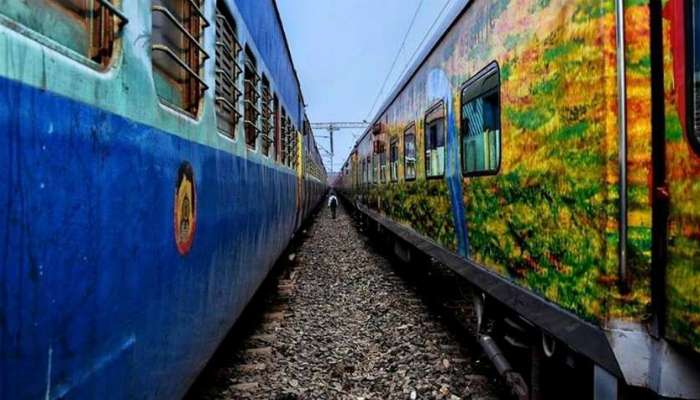 টিকিট পরীক্ষকদের 'ঘুষ' নয়, চলন্ত ট্রেনেই সংরক্ষিত আসনের টিকিট কাটতে পারবেন যাত্রীরা