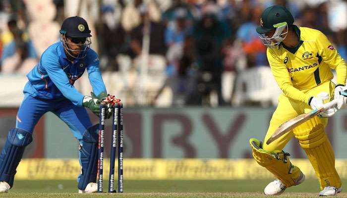 India vs Australia 1st ODI : অস্ট্রেলিয়া ২৩৬, শুরুতেই ধাওয়ানকে খোয়াল ভারত India vs Australia 1st ODI : অস্ট্রেলিয়া ২৩৬, শুরুতেই ধাওয়ানকে খোয়াল ভারত