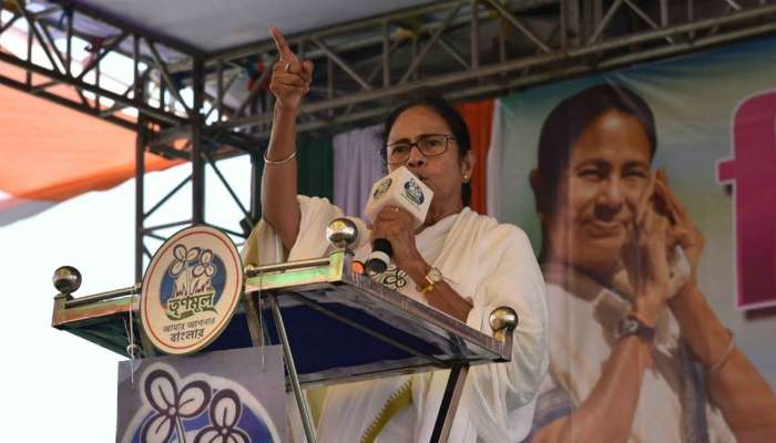 যেখান দিয়ে ঢুকত, সেখানে বসেছিলাম, ফণীর ফণাটা আমার দিকে তুললেই ঝাঁপাতাম: মমতা যেখান দিয়ে ঢুকত, সেখানে বসেছিলাম, ফণীর ফণাটা আমার দিকে তুললেই ঝাঁপাতাম: মমতা