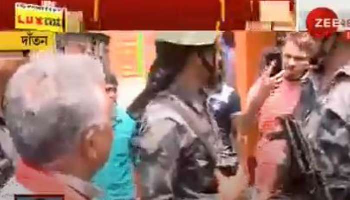 দাঁতনে দিলীপ ঘোষের উপরে চড়াও তৃণমূল, পুলিসের গাড়িতে ভাঙচুরের অভিযোগ দাঁতনে দিলীপ ঘোষের উপরে চড়াও তৃণমূল, পুলিসের গাড়িতে ভাঙচুরের অভিযোগ