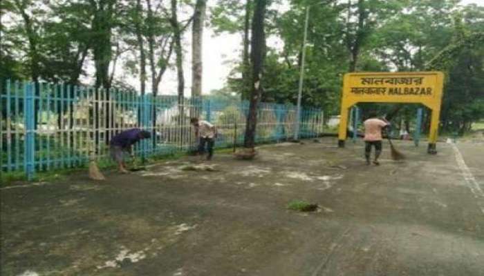 সেতু মেরামতির দাবিতে অবস্থান বিক্ষোভ মালবাজারে সেতু মেরামতির দাবিতে অবস্থান বিক্ষোভ মালবাজারে