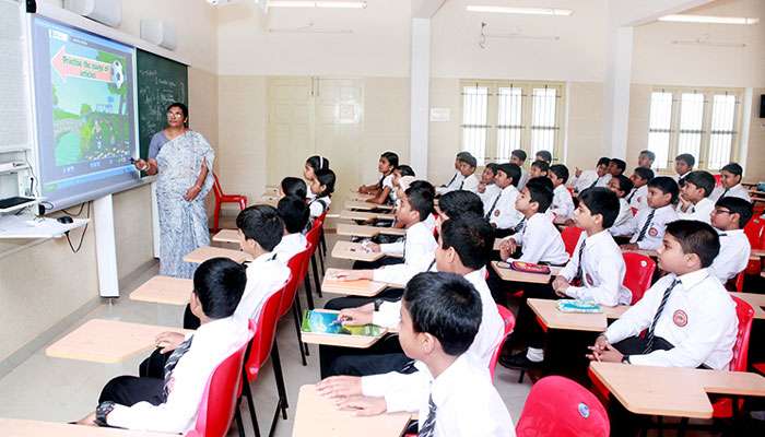 সরকারি স্কুলে লাগামহীন ফি, নিয়ন্ত্রণের আইনি খসড়া পৌঁছল মুখ্যমন্ত্রীর কাছে