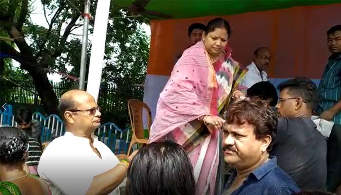 চিড়িয়াখানা খুলবে দুপুর আড়াইটেয়, ঘোষণা হচ্ছে তৃণমূলের মিছিলে