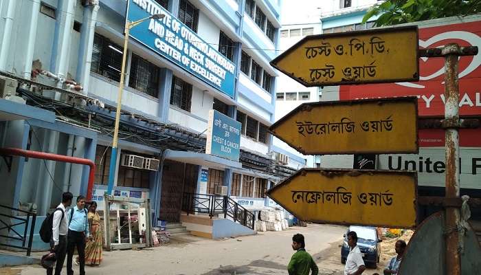 চিকিৎসককে এলোপাথাড়ি মার, রোগী মৃত্যুকে কেন্দ্র করে ফের উত্তপ্ত এসএসকেএম চিকিৎসককে এলোপাথাড়ি মার, রোগী মৃত্যুকে কেন্দ্র করে ফের উত্তপ্ত এসএসকেএম