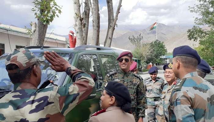 লাদাখে স্বাধীনতা দিবস উদযাপন লেফটেন্যান্ট কর্নেল মহেন্দ্র সিং ধোনির