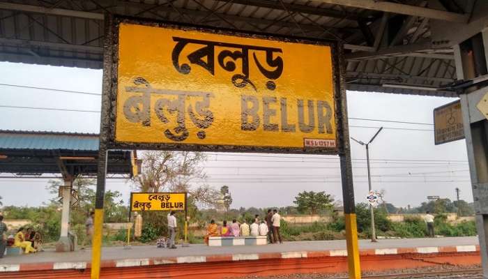 যুবতীর উপর কাঁচি হাতে হামলা যুবকের, বেলুড় স্টেশনে নিত্যযাত্রীদের চোখের সামনে ভয়ঙ্কর ঘটনা! যুবতীর উপর কাঁচি হাতে হামলা যুবকের, বেলুড় স্টেশনে নিত্যযাত্রীদের চোখের সামনে ভয়ঙ্কর ঘটনা!