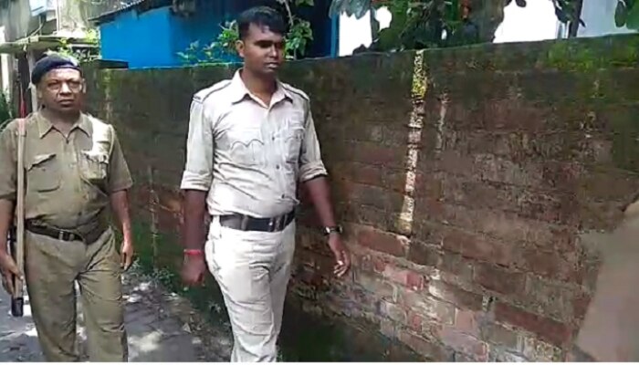 মাঝরাতে জানলায় ধাক্কা ‘পুলিস’-এর, দরজা খুলতেই ঘটে গেল ভয়ঙ্কর ঘটনা! মাঝরাতে জানলায় ধাক্কা ‘পুলিস’-এর, দরজা খুলতেই ঘটে গেল ভয়ঙ্কর ঘটনা!
