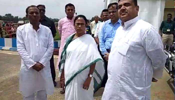 চিদম্বরমের গ্রেফতারির পদ্ধতি হতাশাজনক, গণতন্ত্র আজ বিপন্ন, বললেন মমতা চিদম্বরমের গ্রেফতারির পদ্ধতি হতাশাজনক, গণতন্ত্র আজ বিপন্ন, বললেন মমতা