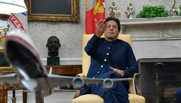 পাক প্রধানমন্ত্রীর নির্বাচনী কেন্দ্রে অধিকাংশ ছাত্রই ফেল; ইমরান পড়াচ্ছেন, কটাক্ষ সোশ্যালে পাক প্রধানমন্ত্রীর নির্বাচনী কেন্দ্রে অধিকাংশ ছাত্রই ফেল; ইমরান পড়াচ্ছেন, কটাক্ষ সোশ্যালে