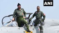 মিগ-২১ উড়িয়ে আকাশে ফিরলেন অভিনন্দন! উড়ান-সঙ্গী বায়ুসেনা প্রধান