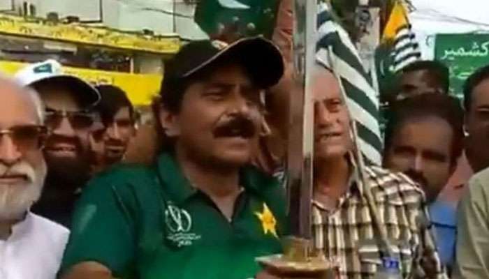 ভিডিয়ো: কাশ্মীরিদের পাশে দাঁড়িয়ে ভারতীয়দের হত্যার হুমকি দিলেন জাভেদ মিয়াঁদাদ ভিডিয়ো: কাশ্মীরিদের পাশে দাঁড়িয়ে ভারতীয়দের হত্যার হুমকি দিলেন জাভেদ মিয়াঁদাদ