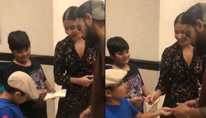 ''অটোগ্রাফ চাই না, অটোগ্রাফ দেব'', সাত বছরের খুদের কাণ্ডে চমকে গেলেন বিরাট-অনুষ্কা ''অটোগ্রাফ চাই না, অটোগ্রাফ দেব'', সাত বছরের খুদের কাণ্ডে চমকে গেলেন বিরাট-অনুষ্কা