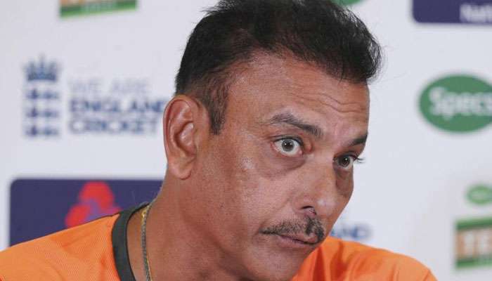 বাঁ-হাতে মদের গ্লাস! 'পানাসক্ত' রবি শাস্ত্রীর ছবি নিয়ে মিম-এর ছড়াছড়ি বাঁ-হাতে মদের গ্লাস! 'পানাসক্ত' রবি শাস্ত্রীর ছবি নিয়ে মিম-এর ছড়াছড়ি