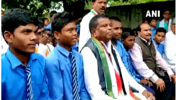 বড় নেতা হতে চাও? এসপি-ডিএমদের কলার চেপে ধরো, পড়ুয়াদের পরামর্শ ছত্তীসগড়ের মন্ত্রীর বড় নেতা হতে চাও? এসপি-ডিএমদের কলার চেপে ধরো, পড়ুয়াদের পরামর্শ ছত্তীসগড়ের মন্ত্রীর
