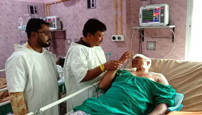 মহরমে তলোয়ারের আঘাতে পুলিসকর্মী আহত হলেও অভিযোগ দায়ের হল না কেন, প্রশ্ন তুলল বিজেপি মহরমে তলোয়ারের আঘাতে পুলিসকর্মী আহত হলেও অভিযোগ দায়ের হল না কেন, প্রশ্ন তুলল বিজেপি