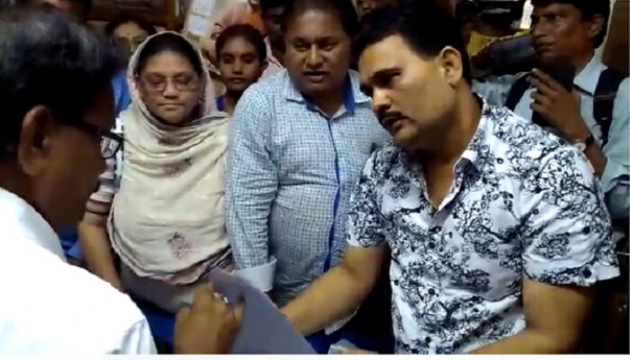 গারুলিয়া পৌরসভায় চেয়ারম্যানের বিরুদ্ধে অনাস্থা আনলেন তৃণমূল কাউন্সিলররা গারুলিয়া পৌরসভায় চেয়ারম্যানের বিরুদ্ধে অনাস্থা আনলেন তৃণমূল কাউন্সিলররা