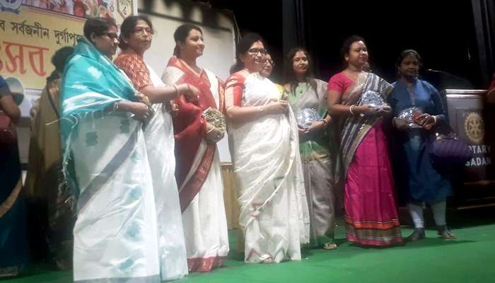 বছরভর মহিলাদের জন্য কাজ করবে 'বাংলার দুগ্গা': চন্দ্রিমা ভট্টাচার্য বছরভর মহিলাদের জন্য কাজ করবে 'বাংলার দুগ্গা': চন্দ্রিমা ভট্টাচার্য