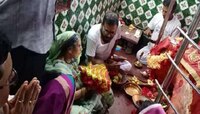 মোদীর জন্মদিনের আগে আসানসোলের কল্যাণেশ্বরী মন্দিরে পুজো দিয়ে গেলেন যশোদাবেন