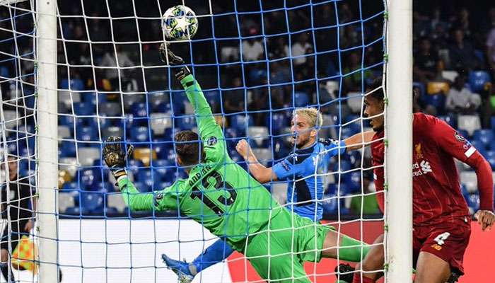 UCL 2019-20: শুরুতেই হার গতবারের চ্যাম্পিয়নদের, নাপোলির কাছে হারল লিভারপুল UCL 2019-20: শুরুতেই হার গতবারের চ্যাম্পিয়নদের, নাপোলির কাছে হারল লিভারপুল