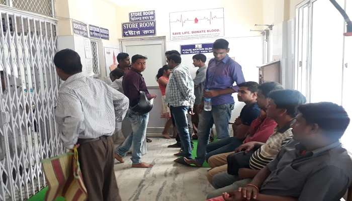 স্ত্রীকে পুড়িয়ে ‘খুন’, হাসপাতালে আটকে রেখে স্বামীকে পুলিসের হাতে তুলে দিল পরিবার স্ত্রীকে পুড়িয়ে ‘খুন’, হাসপাতালে আটকে রেখে স্বামীকে পুলিসের হাতে তুলে দিল পরিবার
