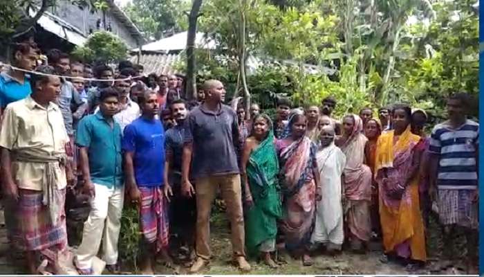 তৃণমূল কর্মীর ‘মারে’ বিজেপি কর্মীর মৃত্যু, অভিযুক্তের বাড়ির সামনে দেহ নিয়ে বিক্ষোভ তৃণমূল কর্মীর ‘মারে’ বিজেপি কর্মীর মৃত্যু, অভিযুক্তের বাড়ির সামনে দেহ নিয়ে বিক্ষোভ