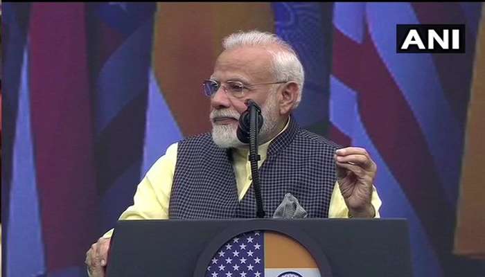 মার্কিন মুলুকে 'হাউডি মোদী'-তে বাংলা বলে মন জিতলেন প্রধানমন্ত্রী, কুর্ণিশ করলেন ভাষাগত বিবিধতাকে মার্কিন মুলুকে 'হাউডি মোদী'-তে বাংলা বলে মন জিতলেন প্রধানমন্ত্রী, কুর্ণিশ করলেন ভাষাগত বিবিধতাকে