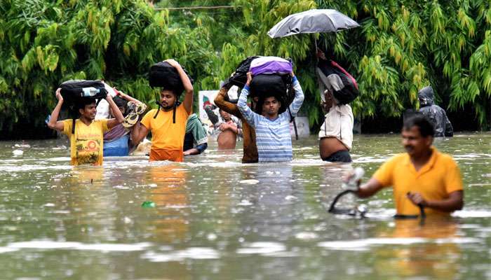 টানা ভারী বৃষ্টিতে ভয়াবহ বন্যা উত্তর প্রদেশ, বিহারে, গত ৪ দিনে মৃত্যু বেড়ে দাঁড়ল ৭৩ 