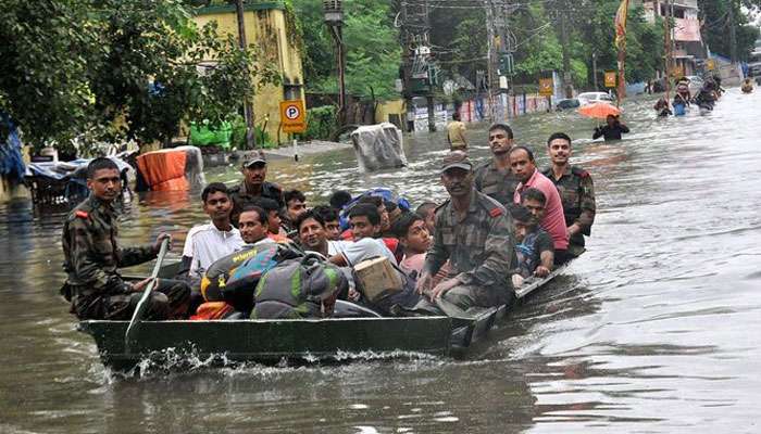 পটনায় হেলিকপ্টারে ত্রাণ পৌঁছল বায়ুসেনা, বন্যা পরিস্থিতি খতিয়ে দেখলেন নীতীশ কুমার