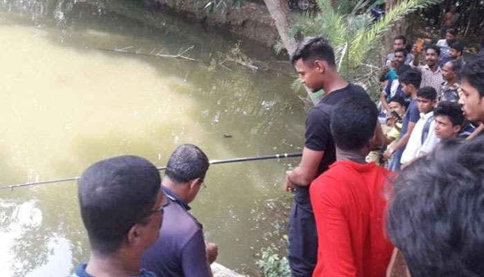 উইকেট নয়, ১২ কেজির মাছ শিকার করলেন বাংলাদেশের পেসার