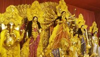 অষ্টমীর সন্ধ্যায় জনজোয়ারে ভাসল সন্তোষ মিত্র স্কোয়্যার