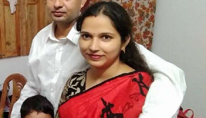 জিয়াগঞ্জে দম্পতি খুনের নেপথ্যে 'তৃতীয় ব্যক্তির' উপস্থিতি? মোবাইলে পাওয়া ছবিতে লুকিয়ে 'রহস্য' জিয়াগঞ্জে দম্পতি খুনের নেপথ্যে 'তৃতীয় ব্যক্তির' উপস্থিতি? মোবাইলে পাওয়া ছবিতে লুকিয়ে 'রহস্য'