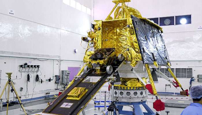 NASA-র তোলা ছবিতেও মিলল না বিক্রম-এর হদিশ NASA-র তোলা ছবিতেও মিলল না বিক্রম-এর হদিশ
