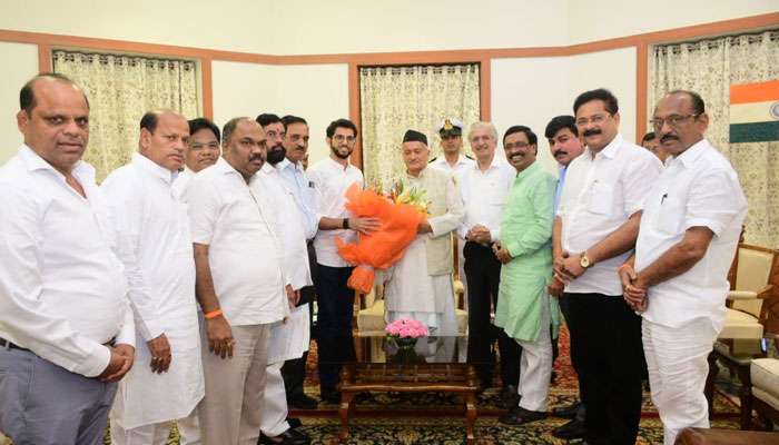 মহারাষ্ট্রে মহাজট! সরকার গঠনে শিবসেনাকে সময় দিতে নারাজ রাজ্যপাল, NCP-কেও আহ্বান