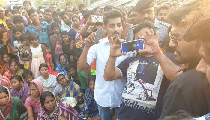 বুুলবুল ঘূর্ণিঝড় বিধ্বস্ত এলাকায় বাবুল, রাজনীতি করার অভিযোগে বিক্ষোভ স্থানীয়দের          