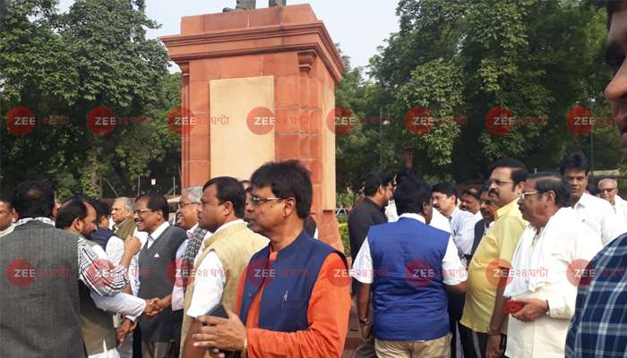 বিরোধীদের বিক্ষোভে বিজেপি সাংসদ, সংসদ চত্বরে কেলেঙ্কারি কাণ্ড করলেন খগেন মুর্মু