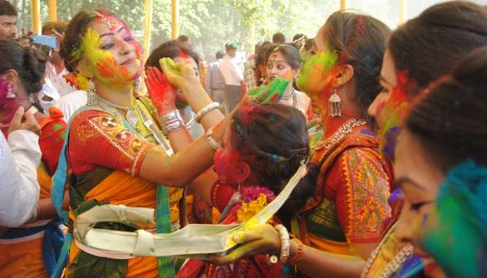 দোলের দিন শান্তিনিকেতনে আর বসন্ত উৎসব নয়! সিদ্ধান্ত বিশ্বভারতী কর্তৃপক্ষের