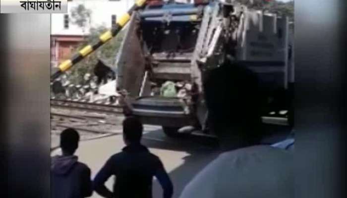 Truck gets stuck at Bagha Jatin rail gate, train services disrupted