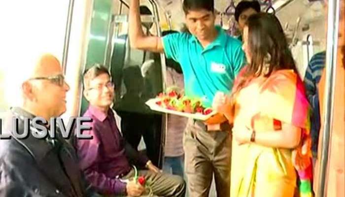 Metro gives rose for valentine day