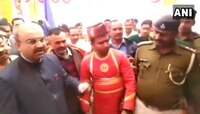 মন্ত্রীকে চিনতেই পারলেন না পুলিস কর্মী, তত্ক্ষণাত বরখাস্তের নির্দেশ 