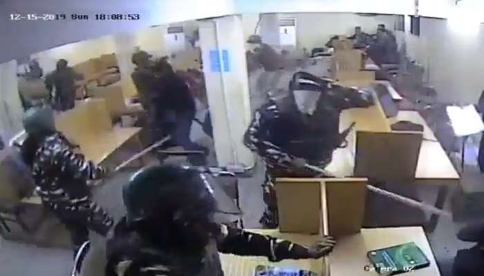 জামিয়ার লাইব্রেরিতে ‘পুলিসি তাণ্ডবের’ সিসিটিভি ফুটেজ ভাইরাল সোশ্যাল মিডিয়ায়