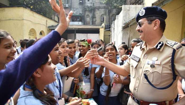 আজ থেকে শুরু হল মাধ্যমিক, নিরাপত্তা খতিয়ে দেখতে পরীক্ষা কেন্দ্রে নগরপাল 