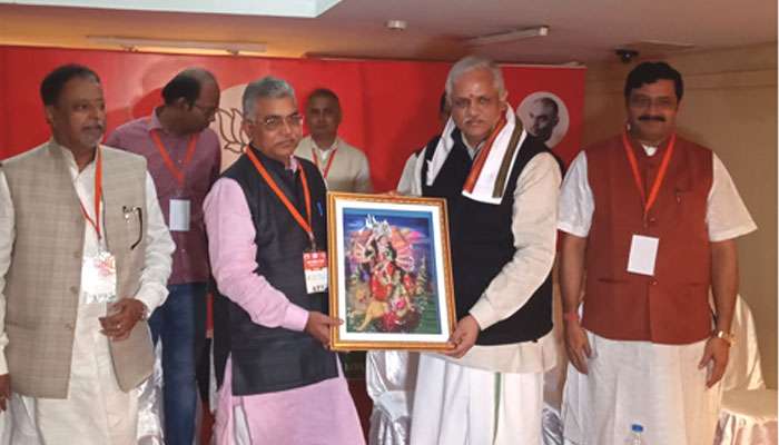 সন্ত্রাসপ্রেমী-শরণার্থী বিরোধী মমতা! দশদফা ‘চার্জশিট’ হাতে নিয়ে ময়দানে নামছে বিজেপি সন্ত্রাসপ্রেমী-শরণার্থী বিরোধী মমতা! দশদফা ‘চার্জশিট’ হাতে নিয়ে ময়দানে নামছে বিজেপি