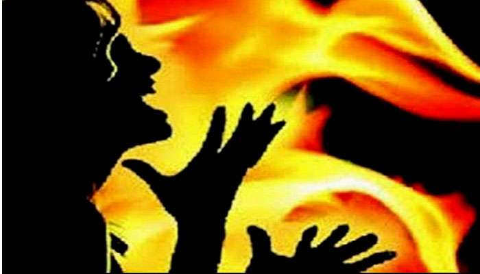 রাতের আগুনে পুড়ে ছাই ঘর, ঘুমের মধ্যেই ঝলসে গেল দুই বোন রাতের আগুনে পুড়ে ছাই ঘর, ঘুমের মধ্যেই ঝলসে গেল দুই বোন