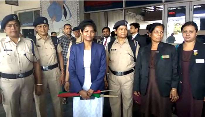 চালক-টিটি-নিরাপত্তারক্ষী সবাই মহিলা, নারী দিবসে মালদা থেকে ছুটল প্যাসেঞ্জার ট্রেন চালক-টিটি-নিরাপত্তারক্ষী সবাই মহিলা, নারী দিবসে মালদা থেকে ছুটল প্যাসেঞ্জার ট্রেন