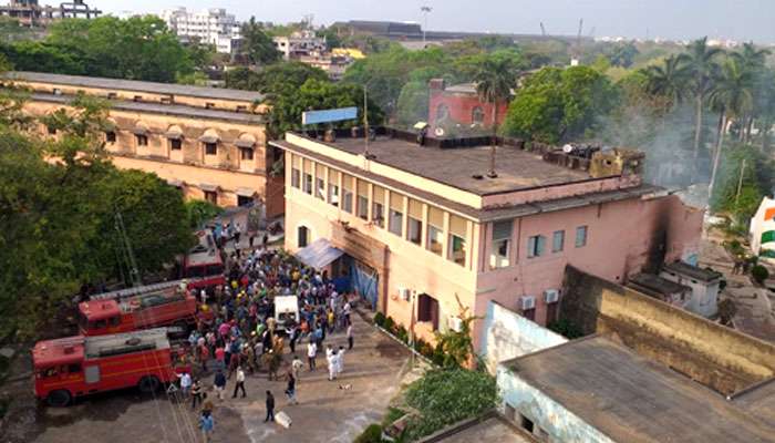 করোনার প্রভাব কারাগারেও; পুলিস-বন্দি সংঘর্ষে রণক্ষেত্র দমদম সেন্ট্রাল জেল, নিহত ১