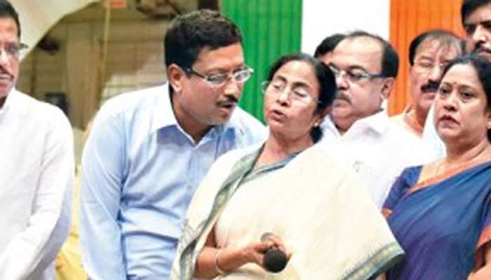রাস্তায় নেমে মুখ্যমন্ত্রী অনুরোধ করছেন, মিলছে অভূতপূর্ব সাড়াও, মমতার প্রশংসা সব্যসাচীর গলায় রাস্তায় নেমে মুখ্যমন্ত্রী অনুরোধ করছেন, মিলছে অভূতপূর্ব সাড়াও, মমতার প্রশংসা সব্যসাচীর গলায়
