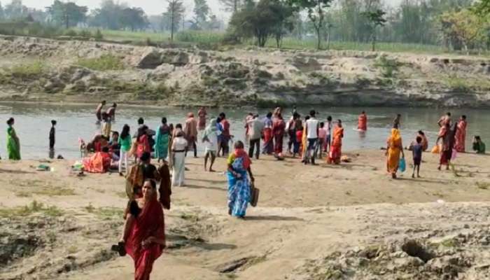  নিরর্থক লকডাউন’, পুণ্যার্জনে অষ্টমী স্নানে  ভিড়ে ঠাসাঠাসি কোচবিহারের নদী