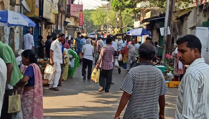 বাংলা না ইতালি? লকডাউন ভেঙে মণ্ডা-মিঠাই খাওয়ার আগে ভেবে নিন     